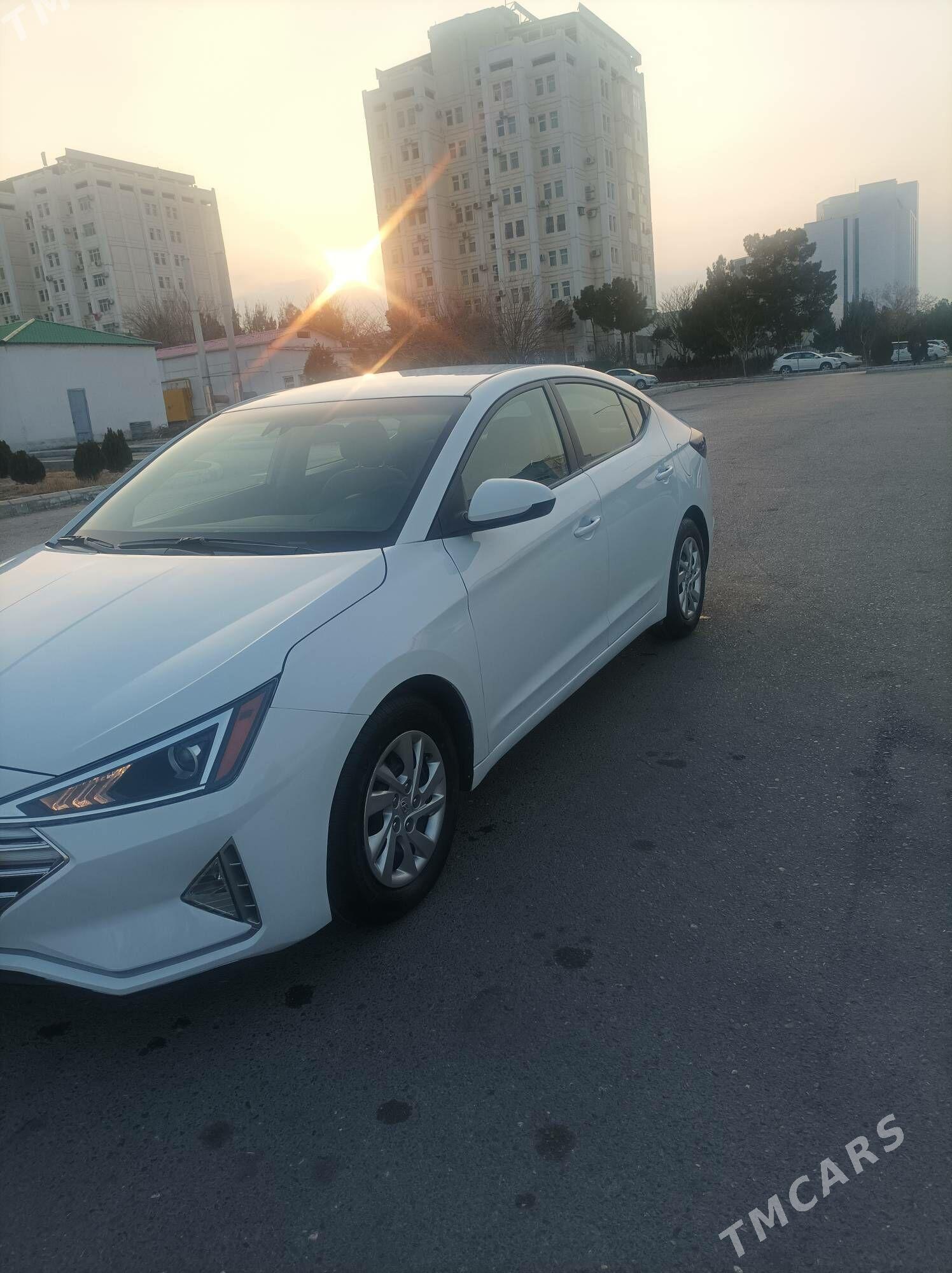 Hyundai Elantra 2019 - 200 000 TMT - Бузмеин - img 4