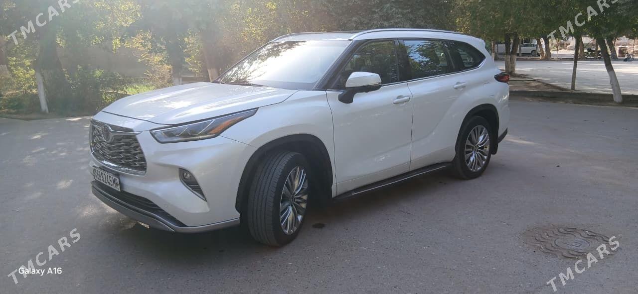 Toyota Highlander 2023 - 680 000 TMT - Ёлётен - img 2