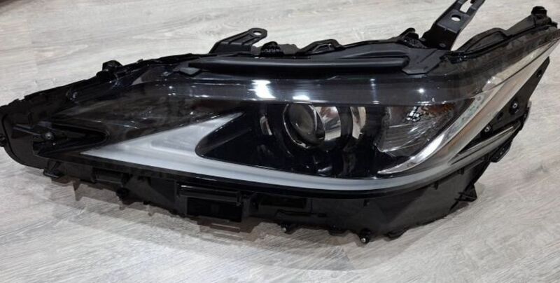 Lexus es 2023  fara cyra 2 000 TMT - Бузмеин - img 1