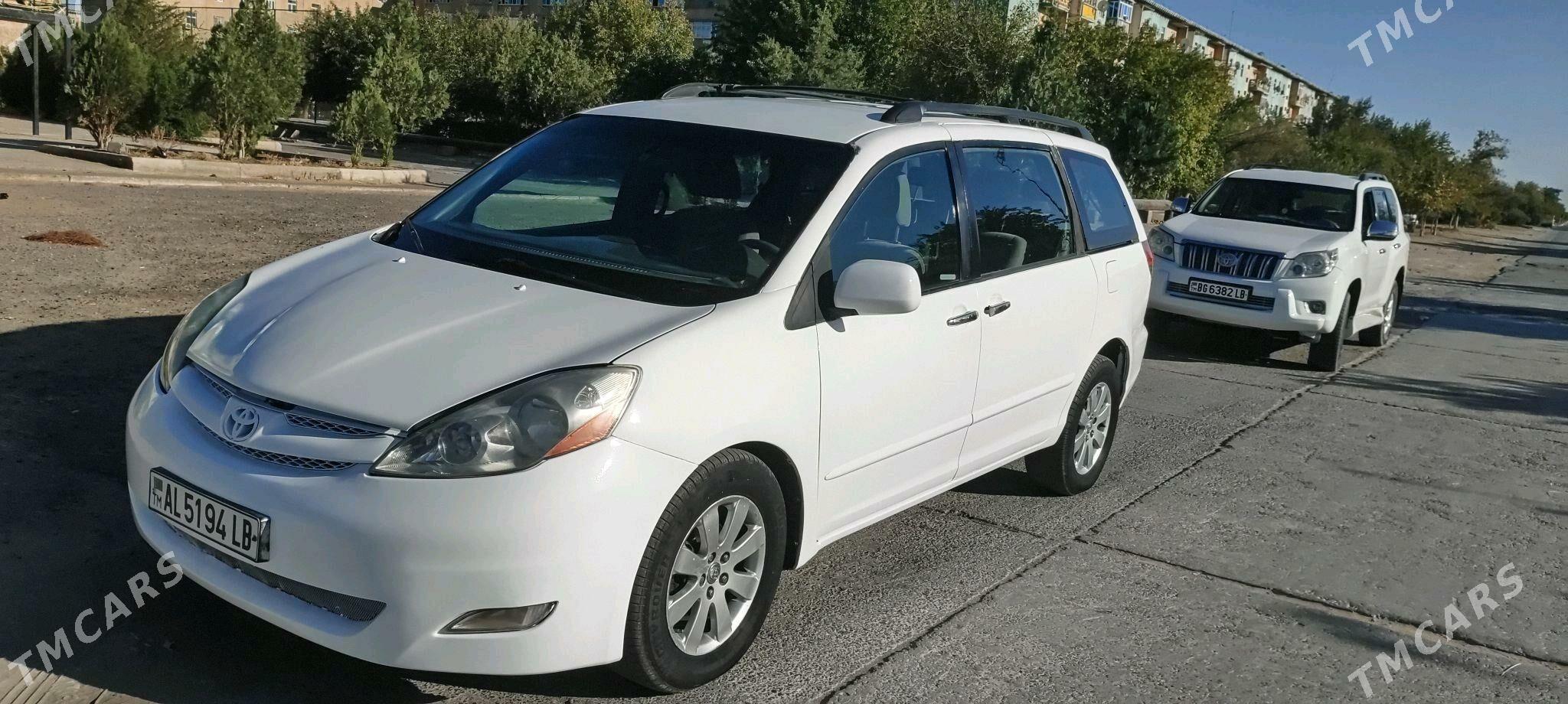 Toyota Sienna 2009 - 200 000 TMT - Seýdi - img 2