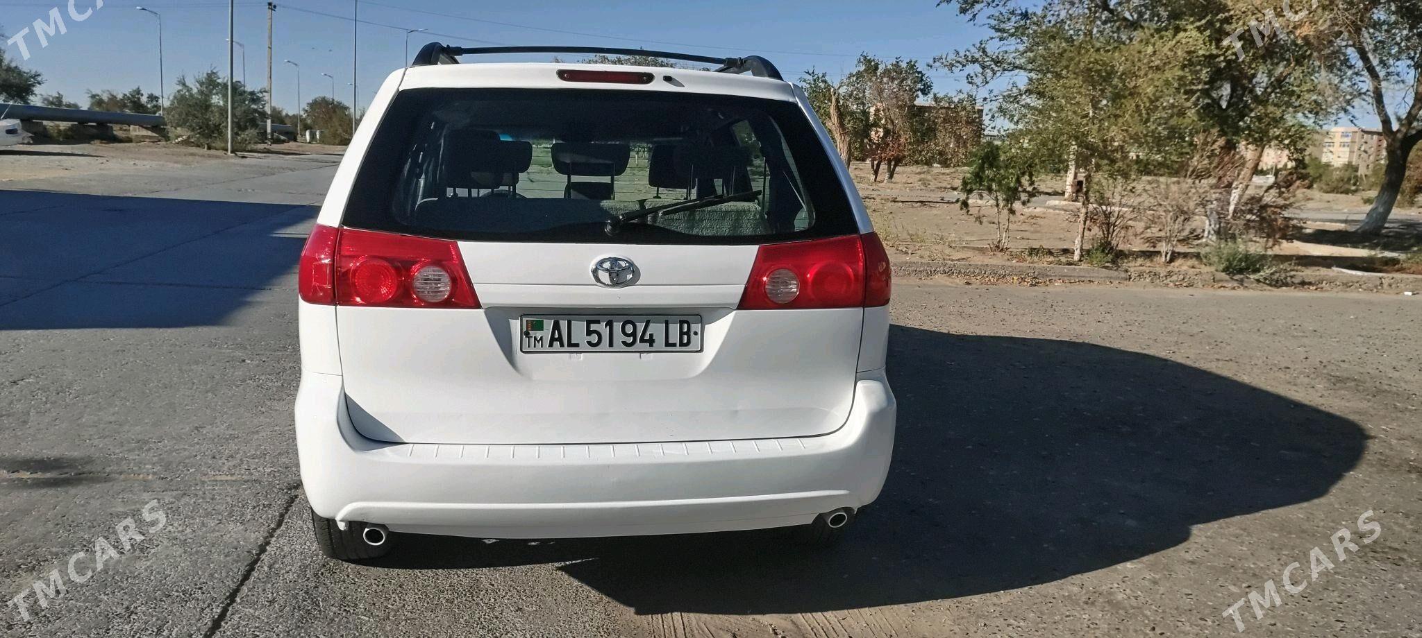 Toyota Sienna 2009 - 200 000 TMT - Seýdi - img 3