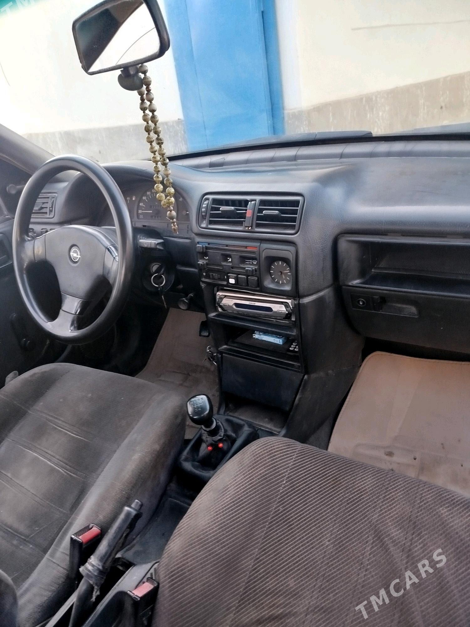 Opel Vectra 1990 - 40 000 TMT - Boldumsaz - img 4