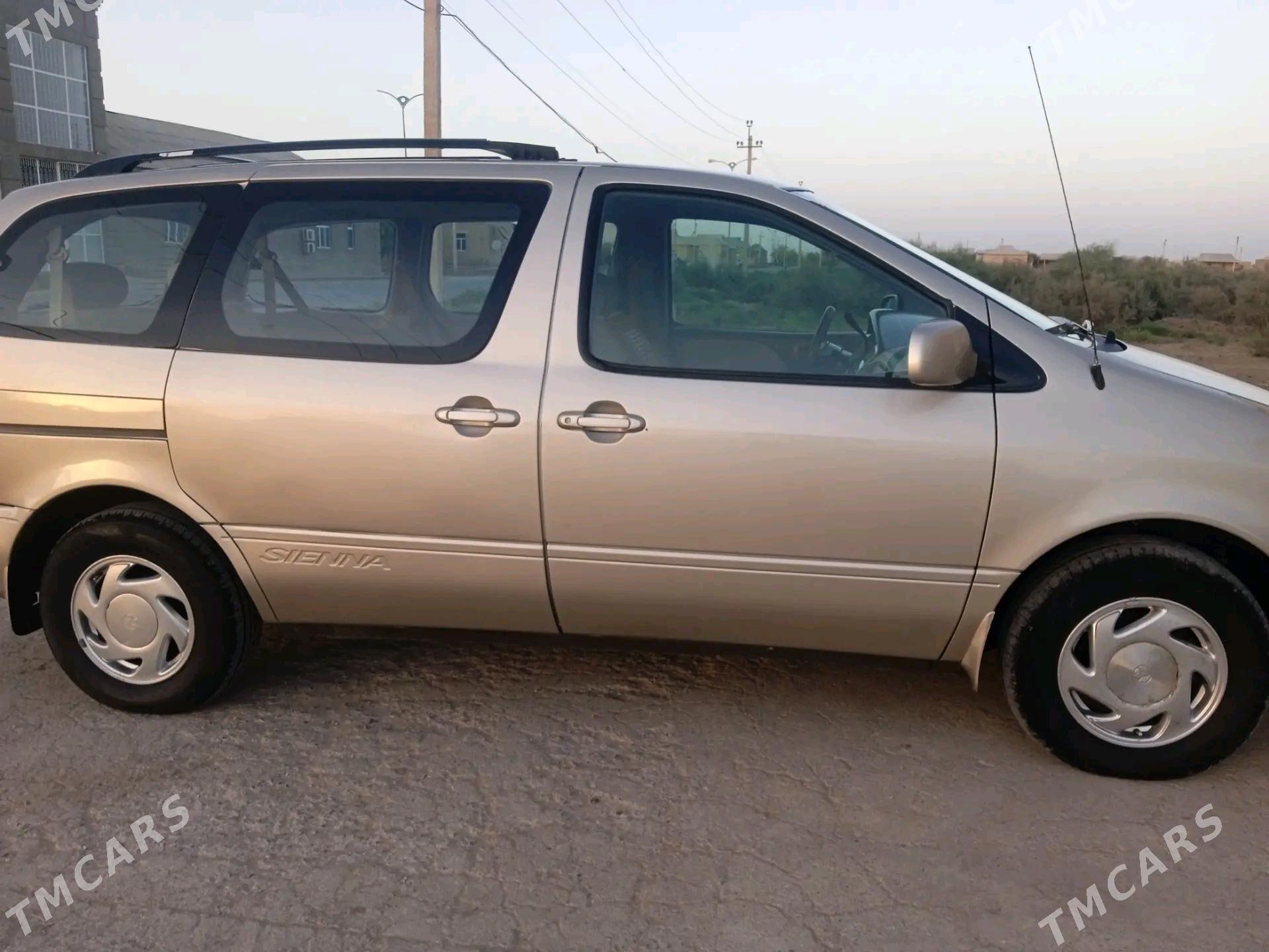 Toyota Sienna 2000 - 150 000 TMT - Бабадайхан - img 3