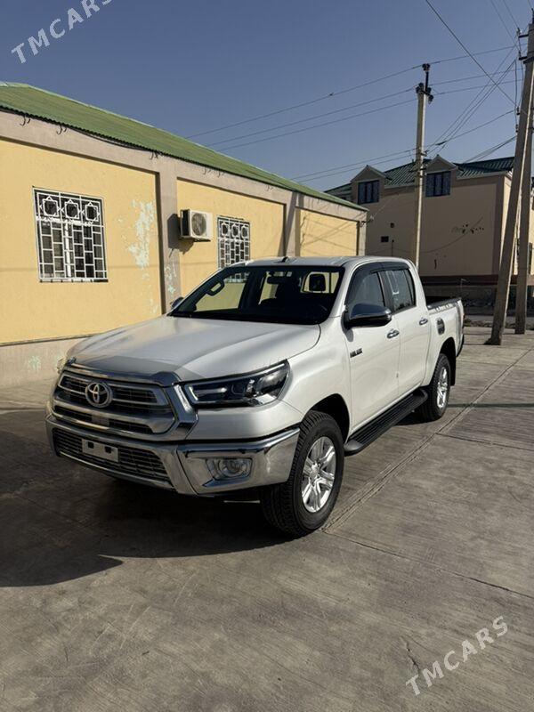 Toyota Hilux 2025 - 666 000 TMT - Aşgabat - img 2