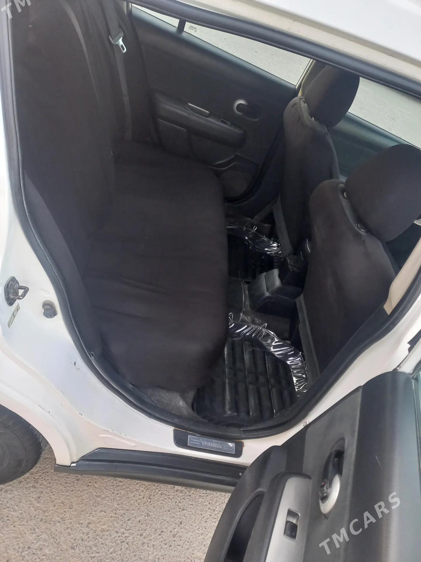 Nissan Versa 2012 - 107 000 TMT - Бузмеин - img 4