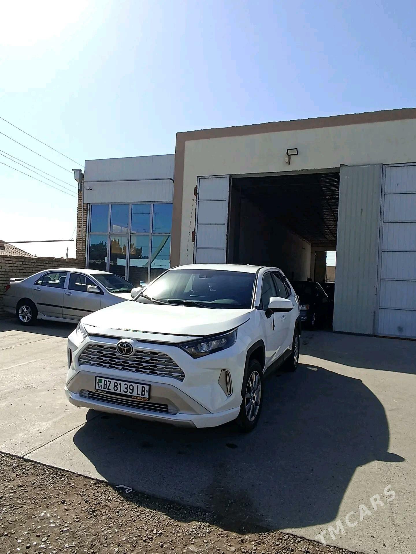 Toyota RAV4 2023 - 380 000 TMT - Дянев - img 2