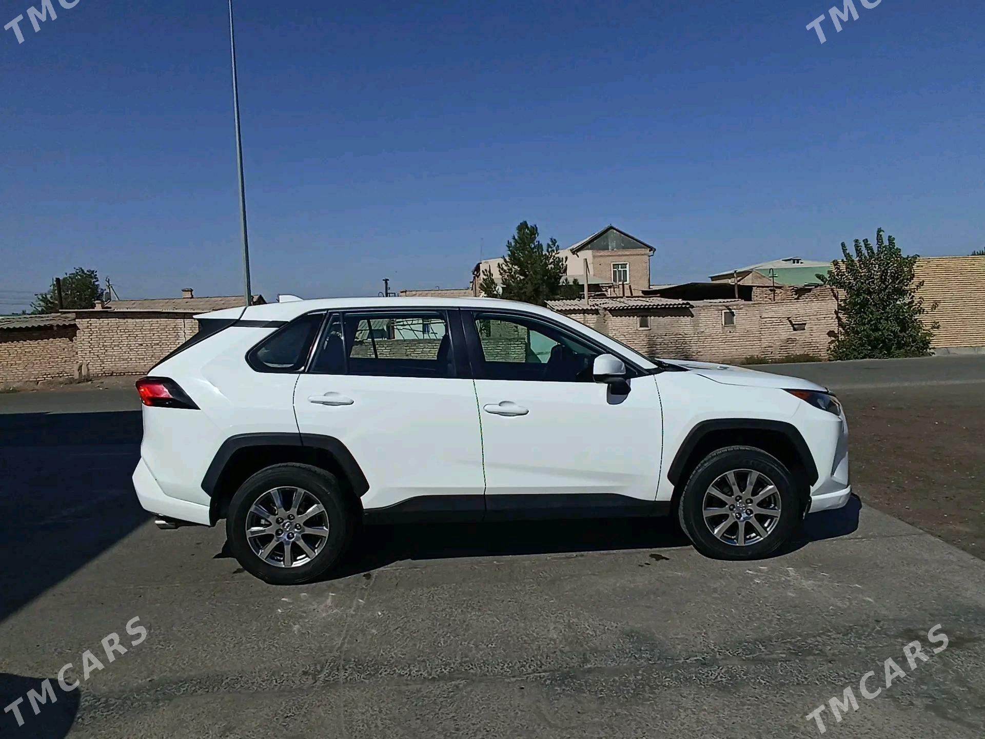 Toyota RAV4 2023 - 380 000 TMT - Дянев - img 4