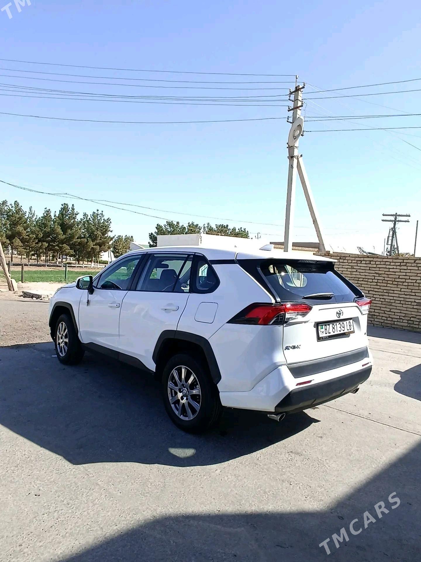 Toyota RAV4 2023 - 380 000 TMT - Дянев - img 3