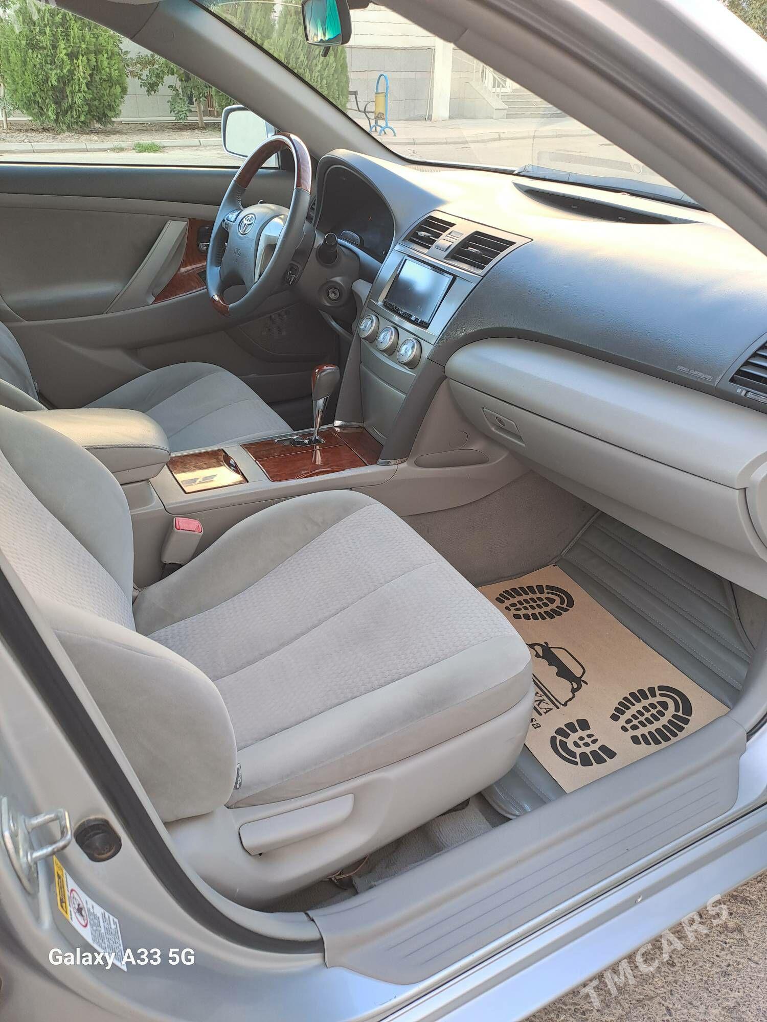 Toyota Camry 2011 - 200 000 TMT - Дашогуз - img 4