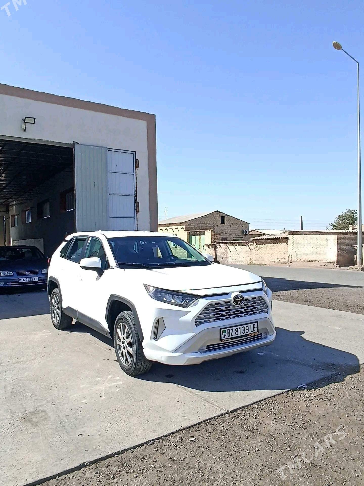 Toyota RAV4 2023 - 380 000 TMT - Дянев - img 5