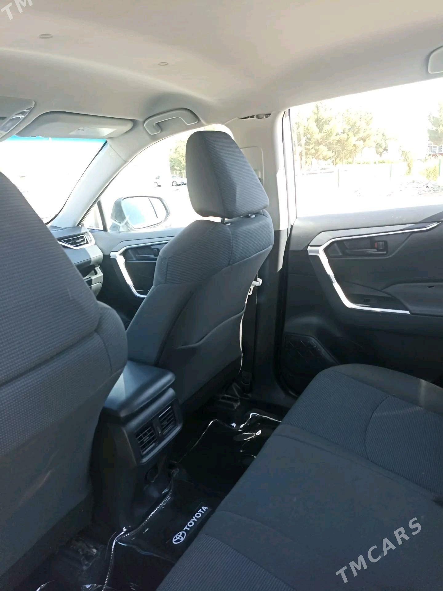 Toyota RAV4 2023 - 380 000 TMT - Дянев - img 8