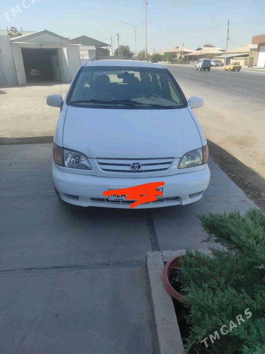 Toyota Sienna 2002 - 155 000 TMT - Мары - img 1
