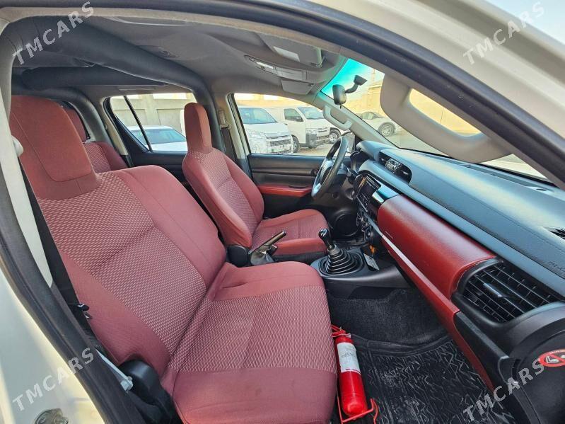 Toyota Hilux 2021 - 480 000 TMT - Мары - img 4
