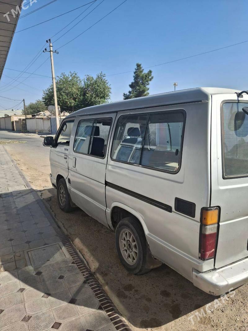 Toyota Hiace 1989 - 38 000 TMT - Мары - img 3