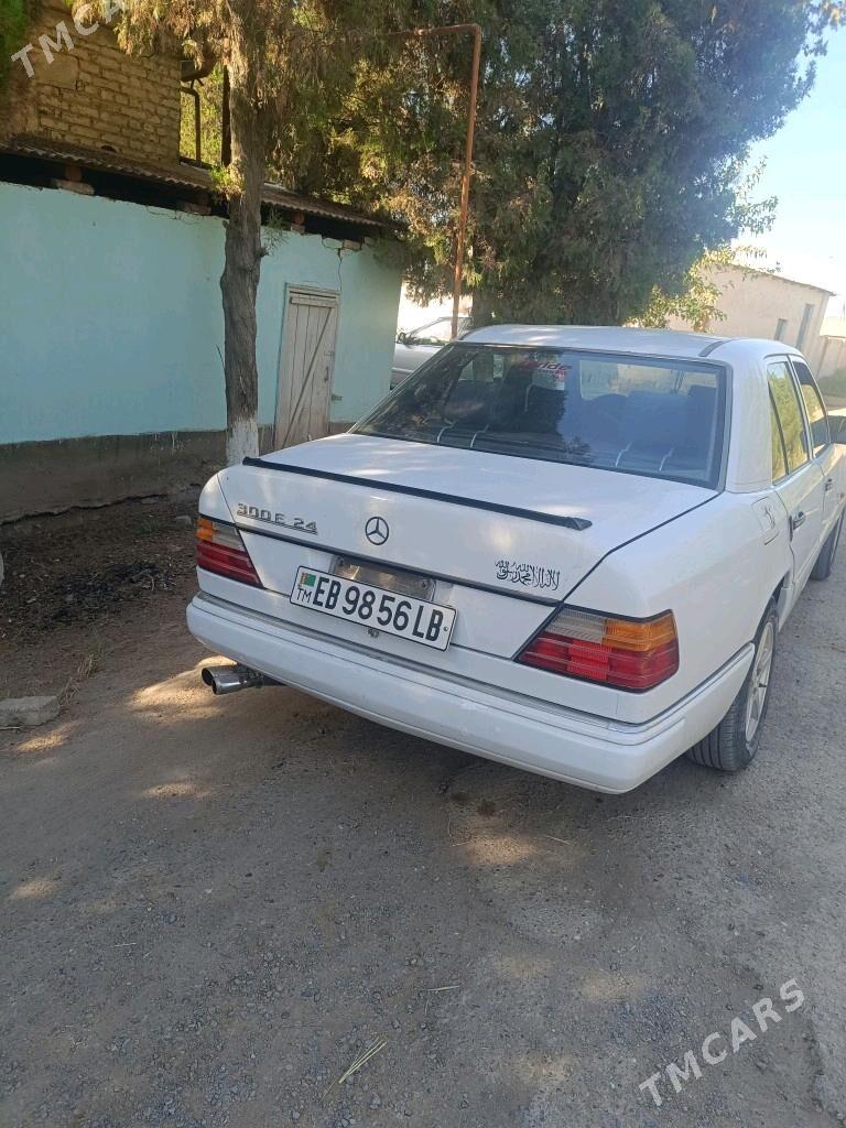 Mercedes-Benz E300 1990 - 30 000 TMT - Çärjew - img 2