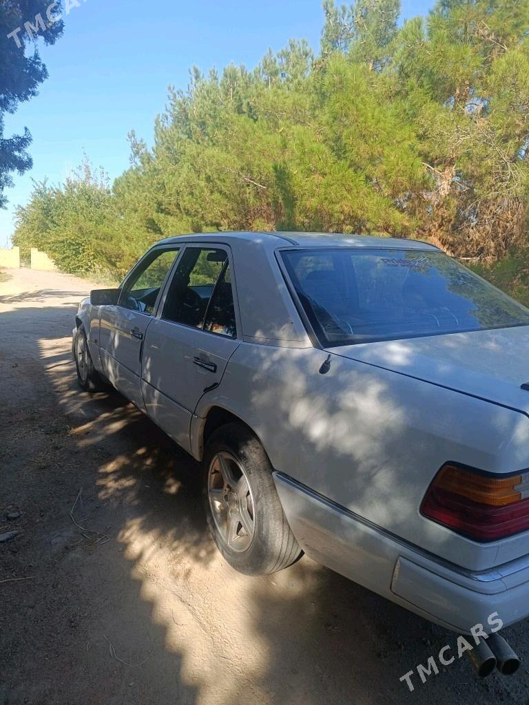 Mercedes-Benz E300 1990 - 30 000 TMT - Çärjew - img 3