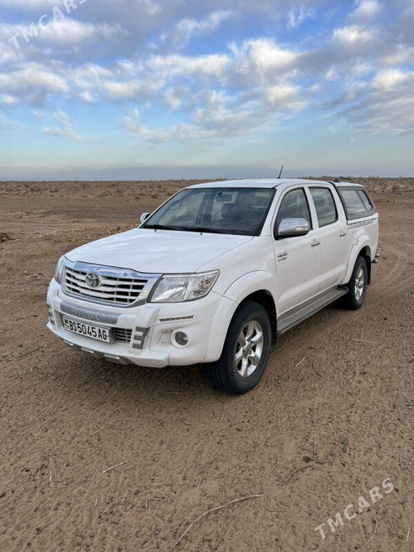 Toyota Hilux 2013 - 380 000 TMT - Aşgabat - img 5