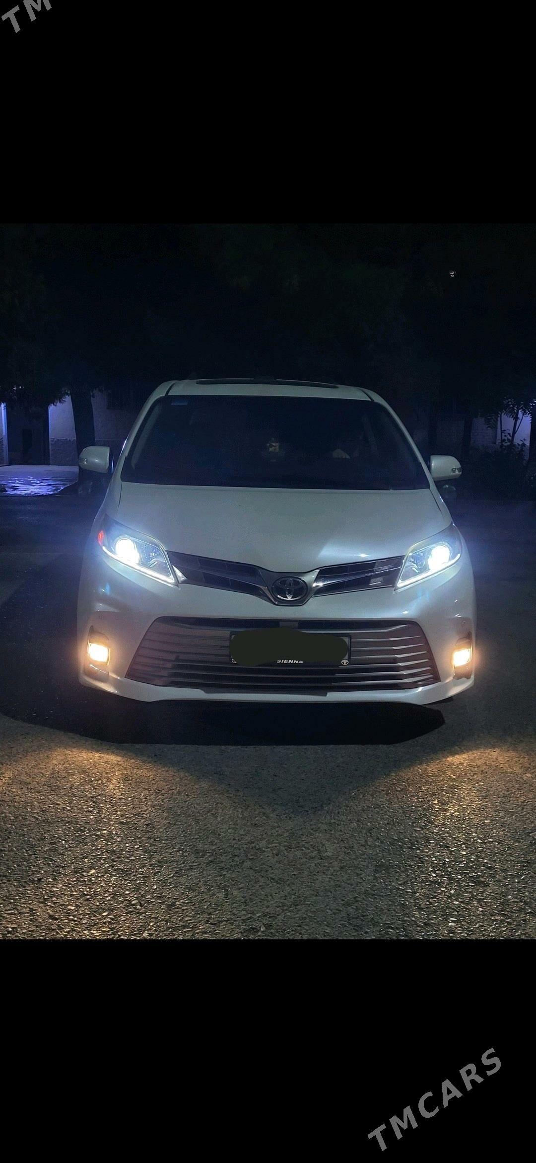 Toyota Sienna 2018 - 490 000 TMT - 9 мкр - img 9