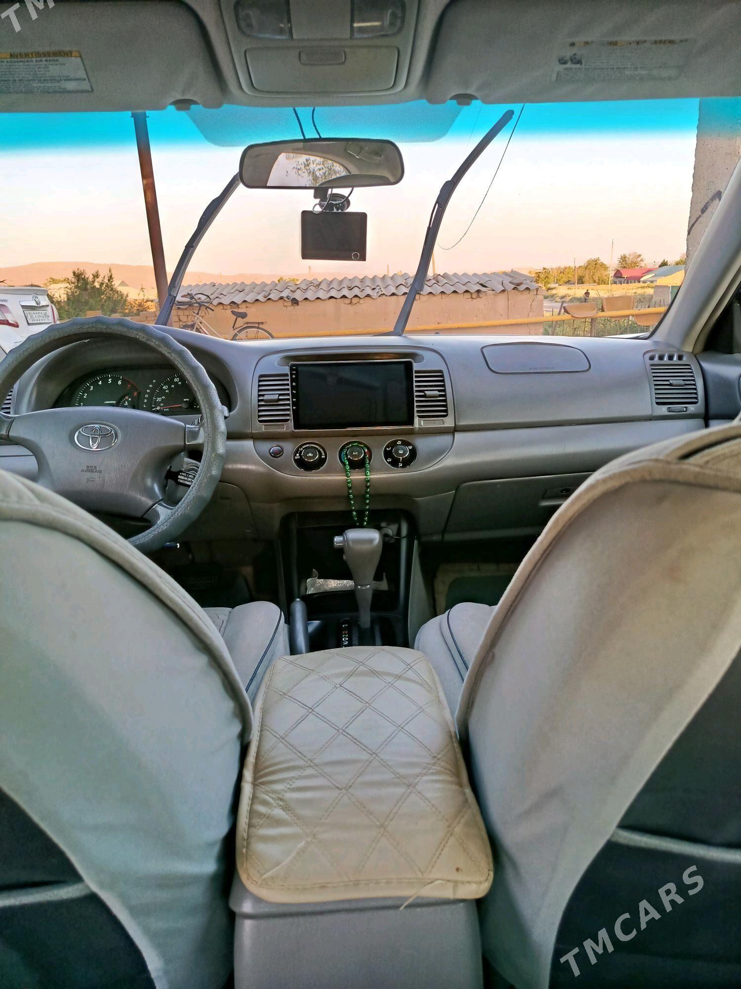 Toyota Camry 2004 - 150 000 TMT - Тагтабазар - img 2