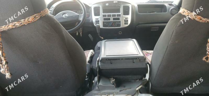 Nissan Urvan 2010 - 150 000 TMT - Кака - img 2