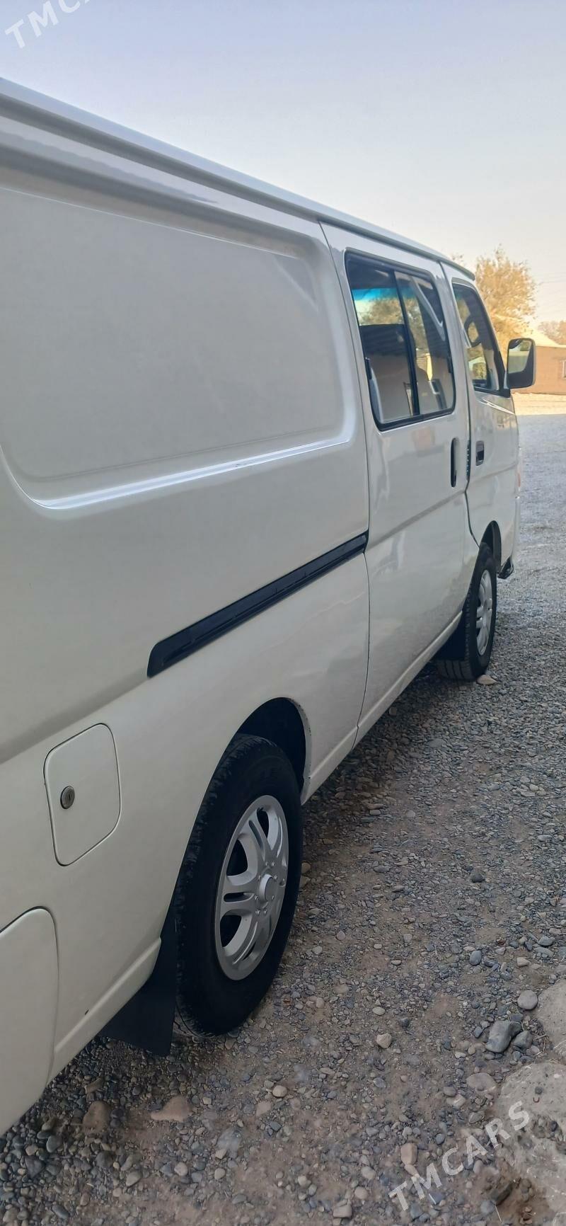 Nissan Urvan 2010 - 150 000 TMT - Кака - img 1