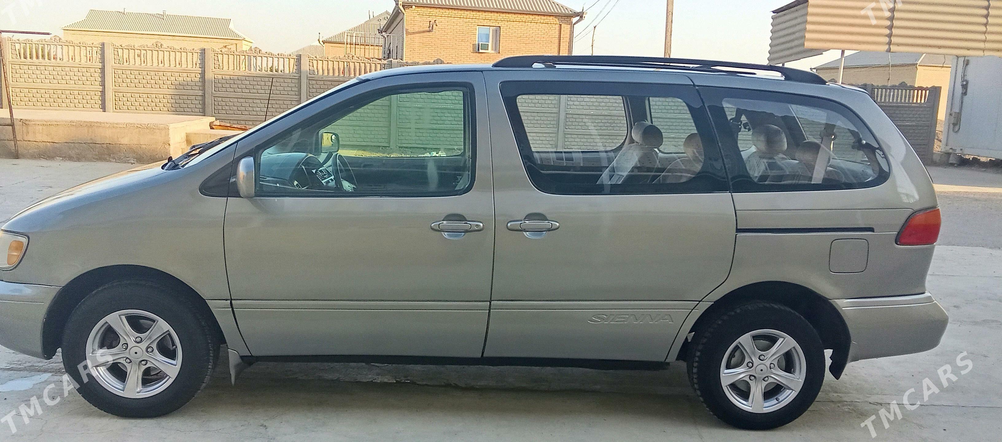 Toyota Sienna 1999 - 130 000 TMT - Сакарчага - img 4