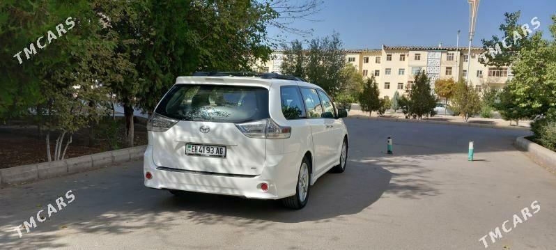 Toyota Sienna 2017 - 345 000 TMT - Ашхабад - img 2