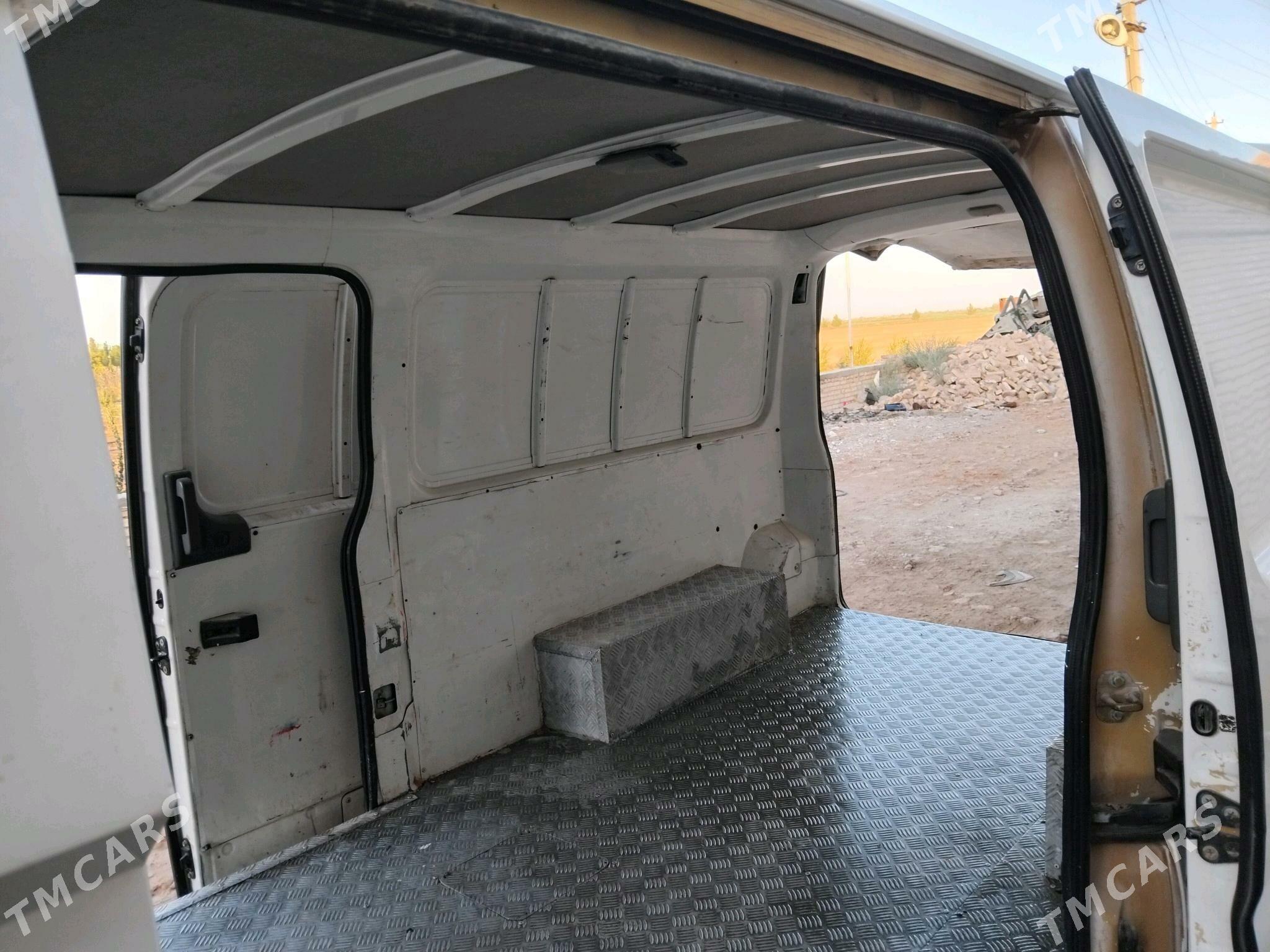 Nissan Urvan 2005 - 120 000 TMT - Дянев - img 5