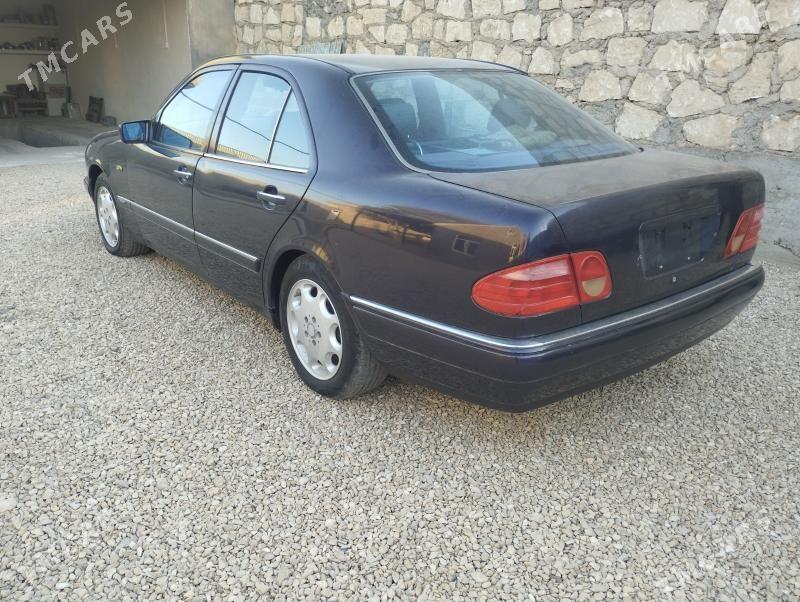 Mercedes-Benz E320 1996 - 55 000 TMT - Гумдаг - img 3
