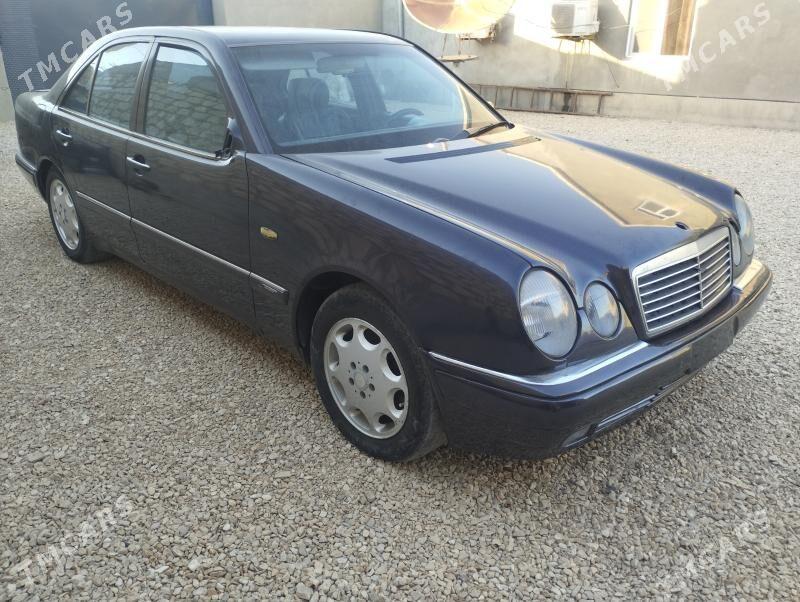 Mercedes-Benz E320 1996 - 55 000 TMT - Гумдаг - img 2