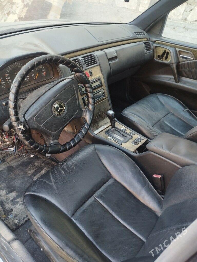 Mercedes-Benz E320 1996 - 55 000 TMT - Гумдаг - img 5
