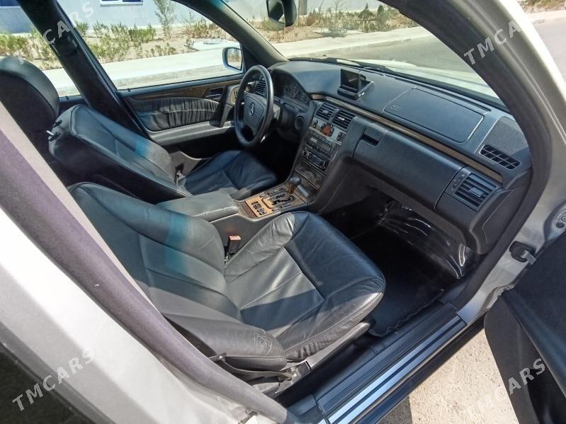 Mercedes-Benz E320 1999 - 130 000 TMT - Туркменбаши - img 4