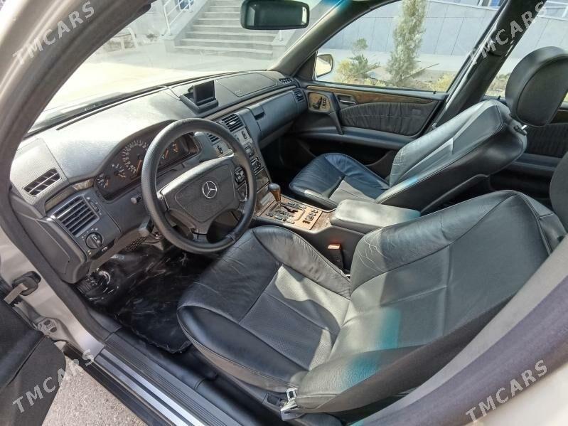 Mercedes-Benz E320 1999 - 130 000 TMT - Туркменбаши - img 3
