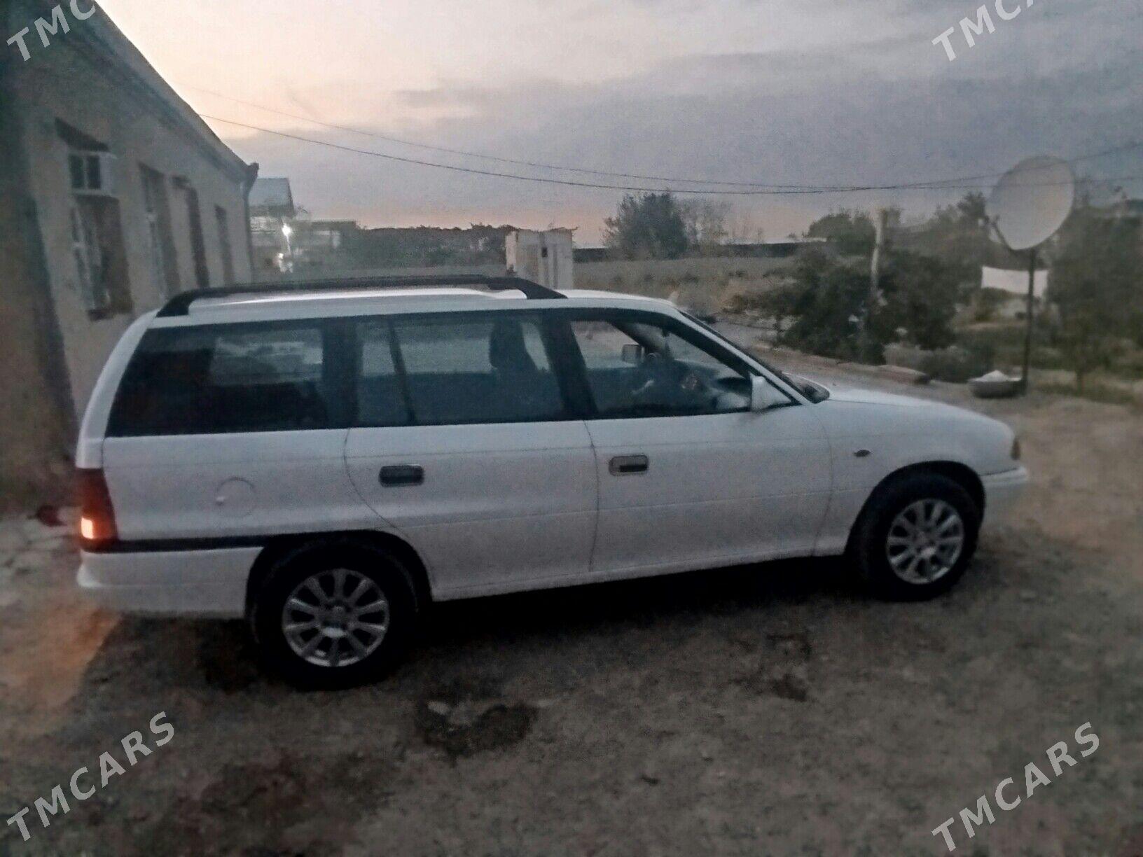 Opel Astra 1993 - 47 000 TMT - Bäherden - img 2