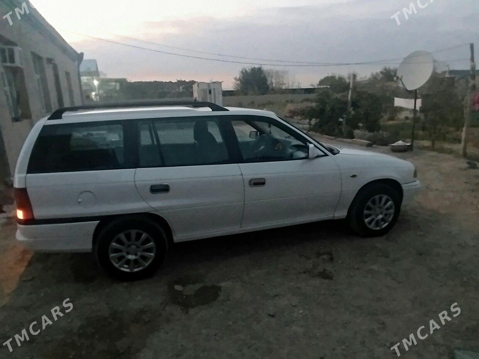 Opel Astra 1993 - 47 000 TMT - Bäherden - img 3