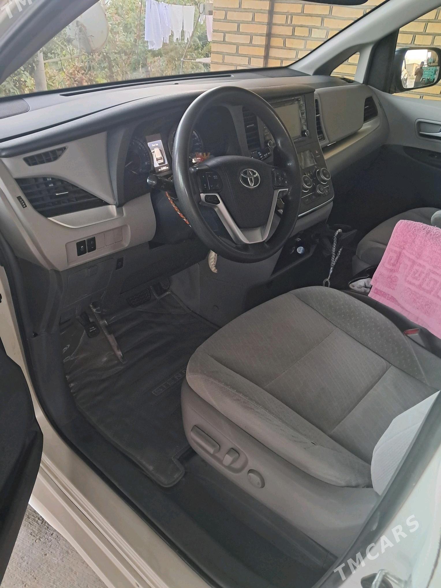 Toyota Sienna 2019 - 400 000 TMT - Теджен - img 3