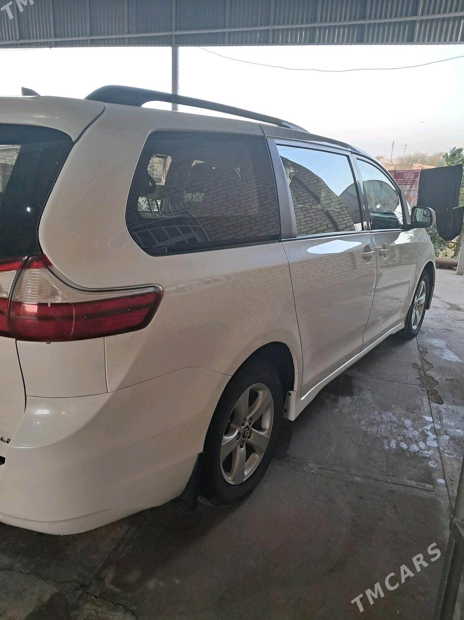 Toyota Sienna 2019 - 400 000 TMT - Теджен - img 5