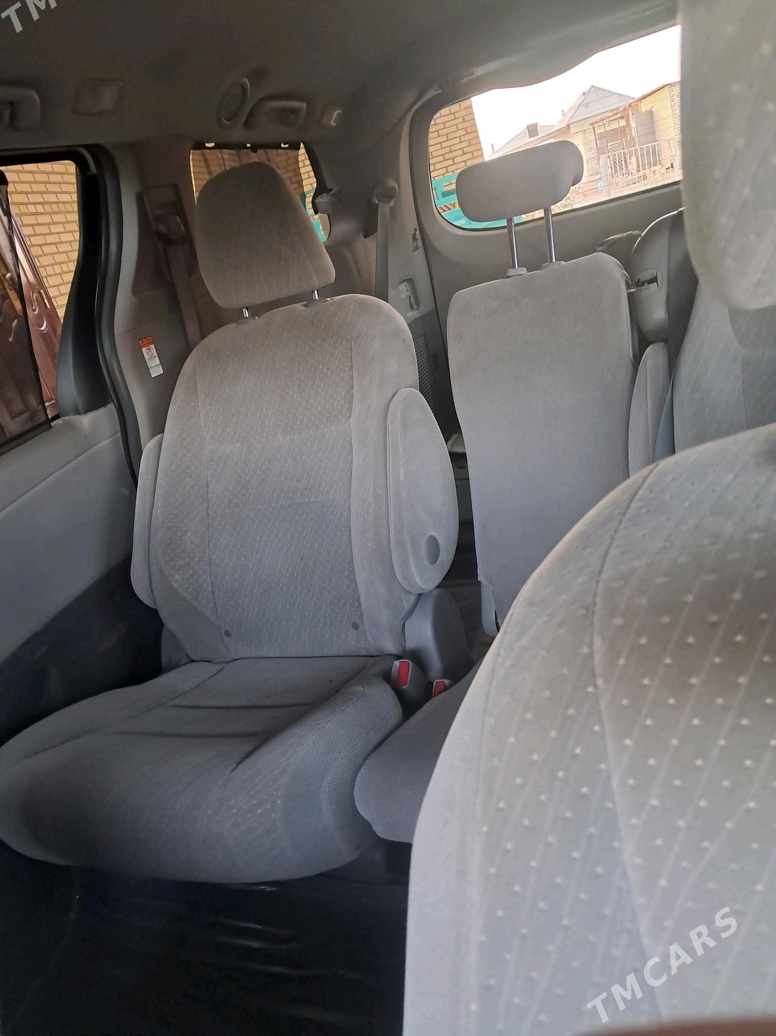 Toyota Sienna 2019 - 400 000 TMT - Теджен - img 4