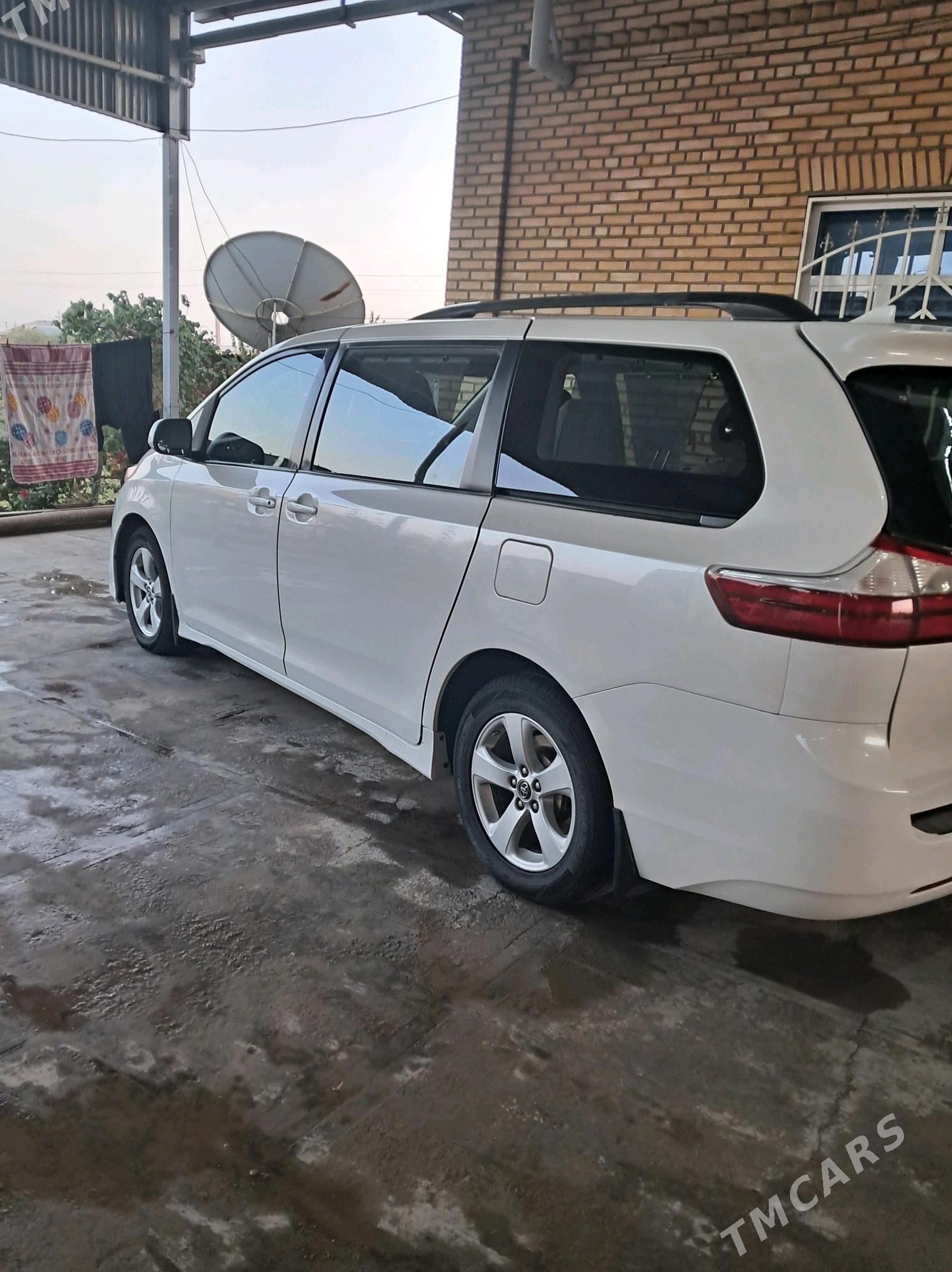Toyota Sienna 2019 - 400 000 TMT - Теджен - img 6