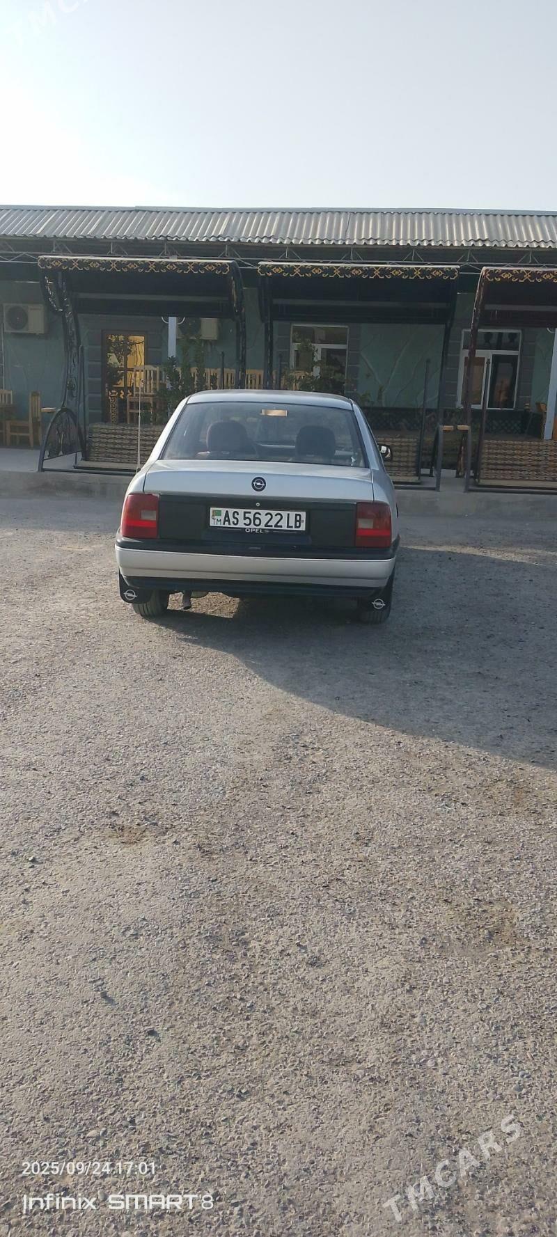 Opel Vectra 1990 - 27 000 TMT - Фарап - img 3