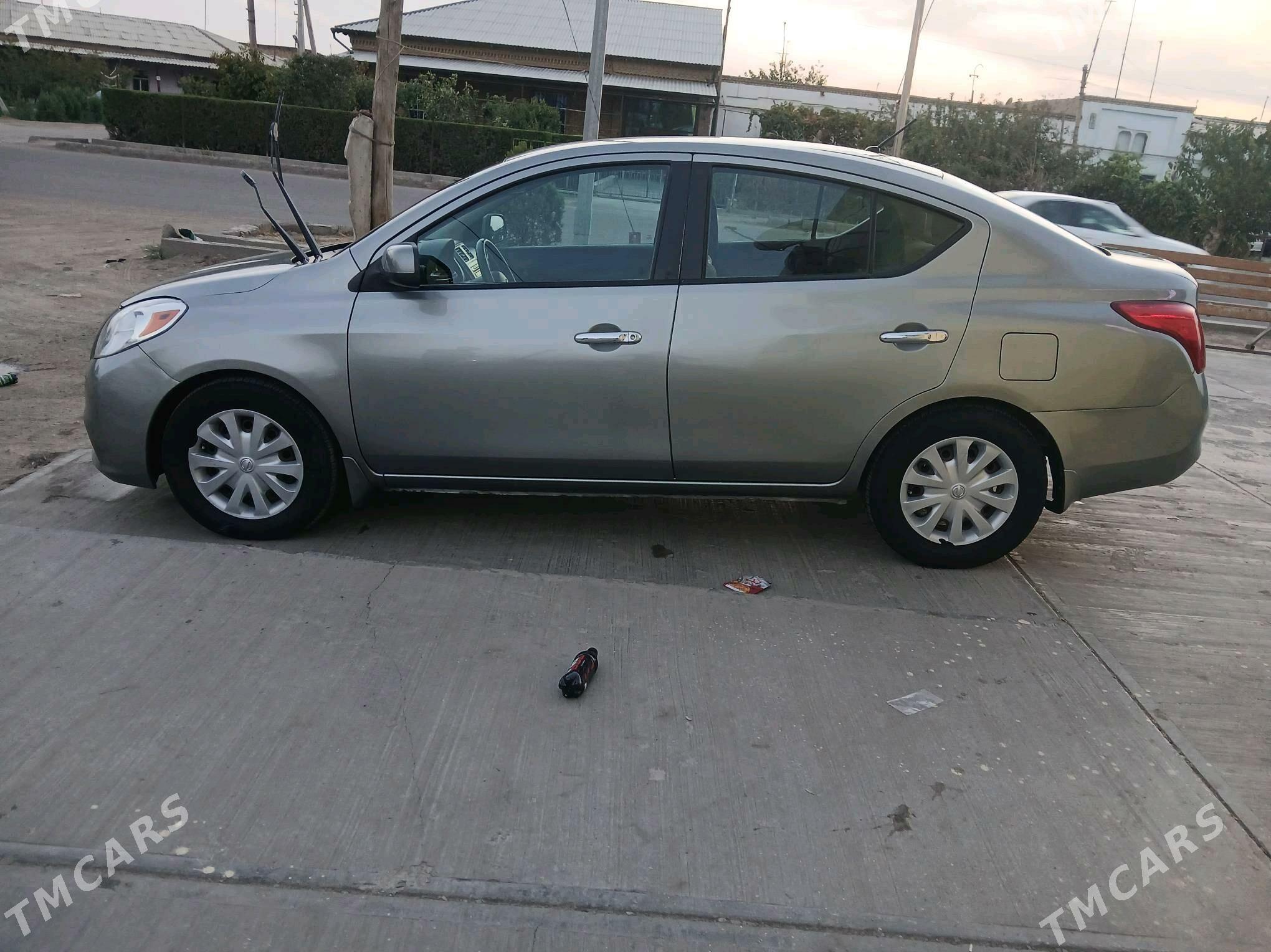 Nissan Versa 2012 - 100 000 TMT - Дашогуз - img 2