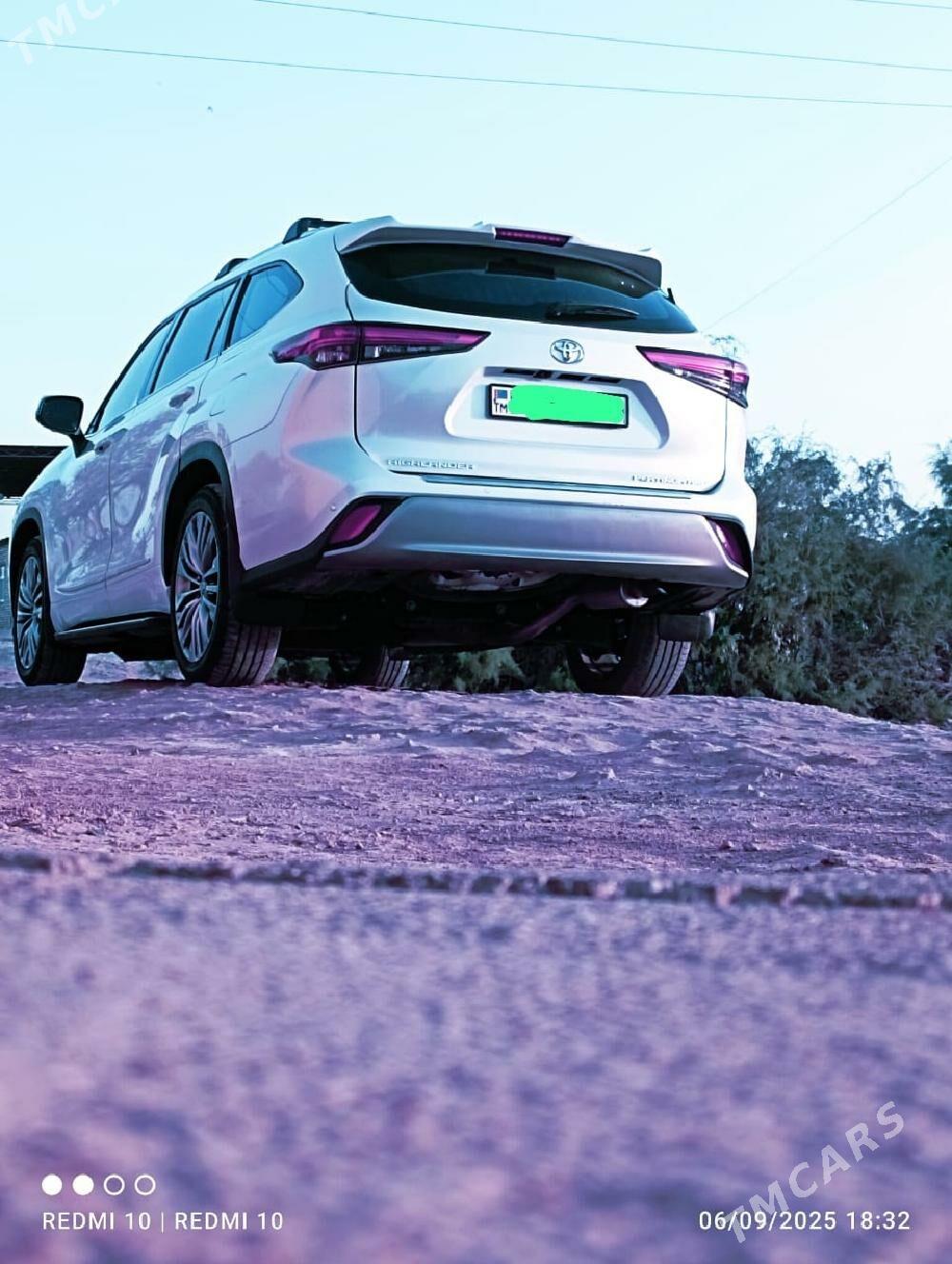 Toyota Highlander 2022 - 620 000 TMT - Мары - img 4