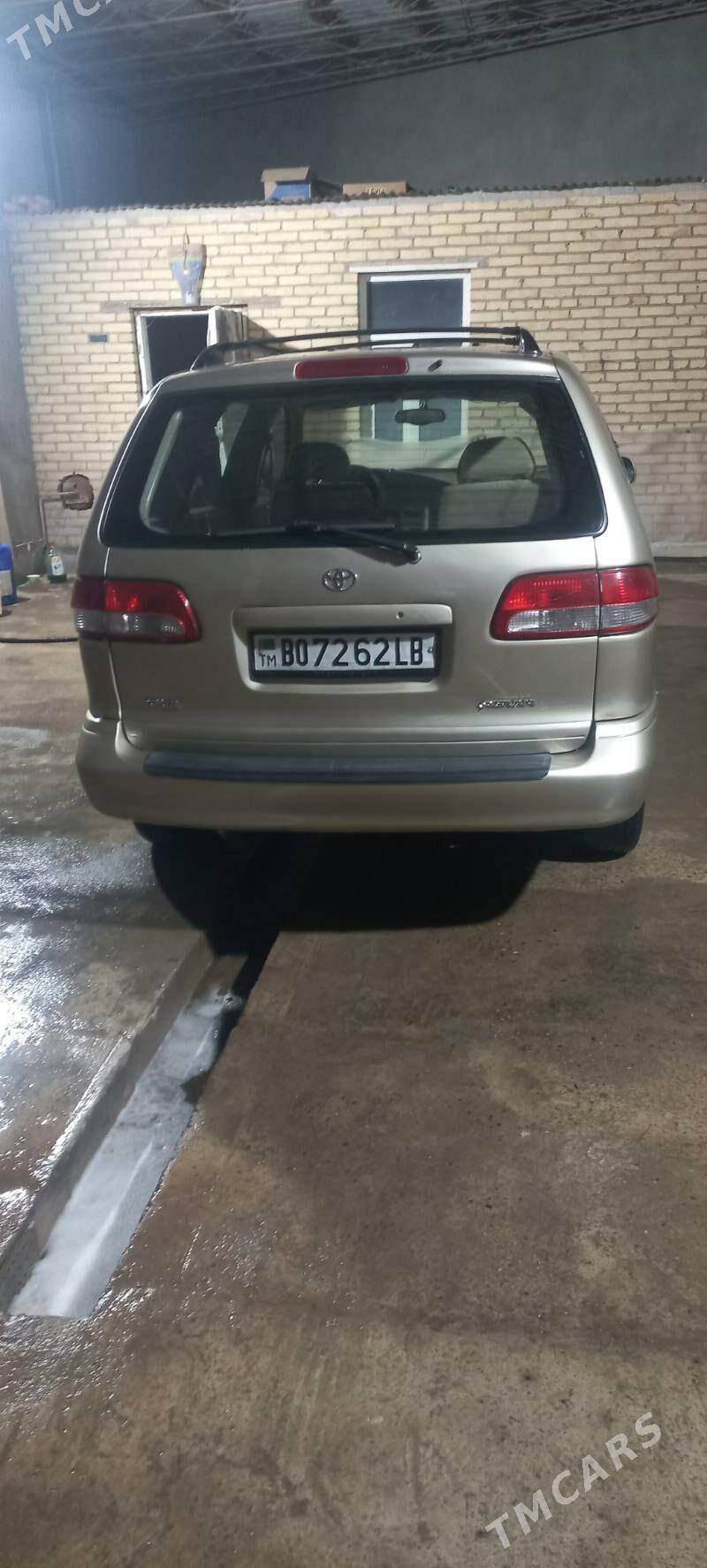 Toyota Sienna 2003 - 150 000 TMT - Саят - img 4