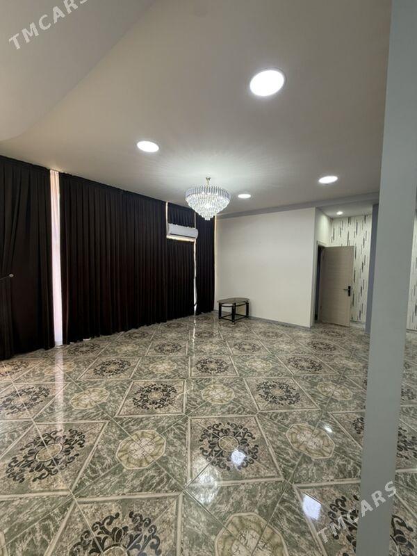 office - Mary - img 2