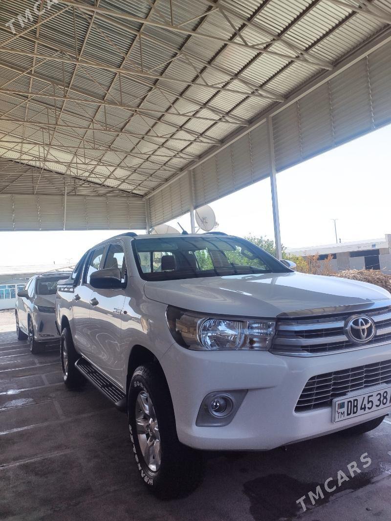 Toyota Hilux 2021 - 475 000 TMT - Мары - img 4
