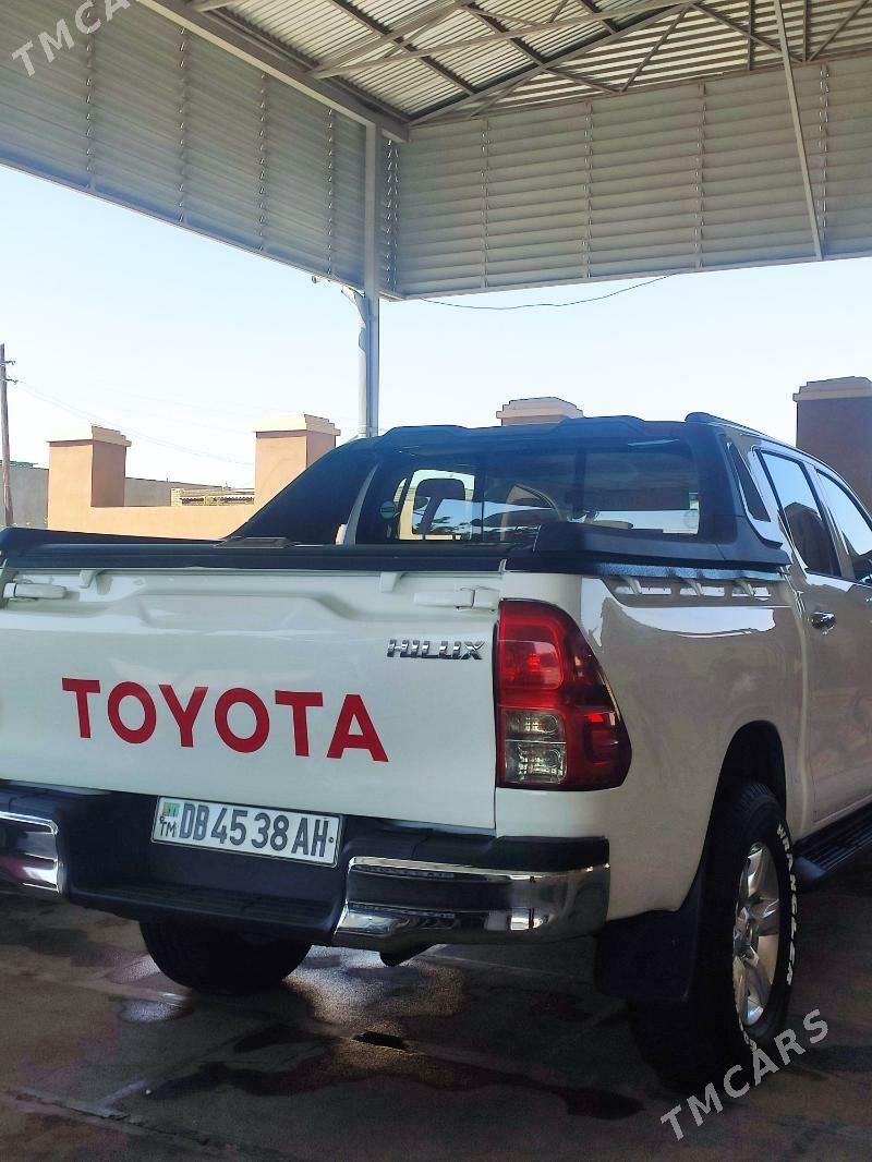 Toyota Hilux 2021 - 475 000 TMT - Мары - img 5