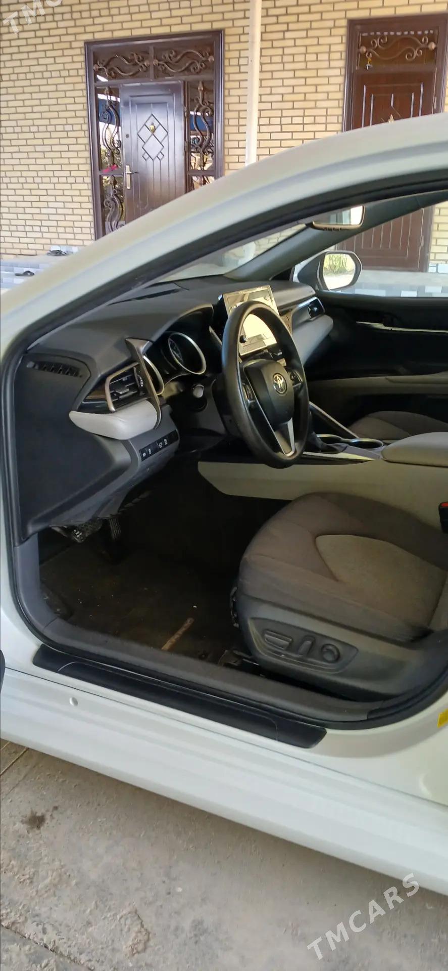 Toyota Camry 2021 - 300 000 TMT - Мургап - img 4
