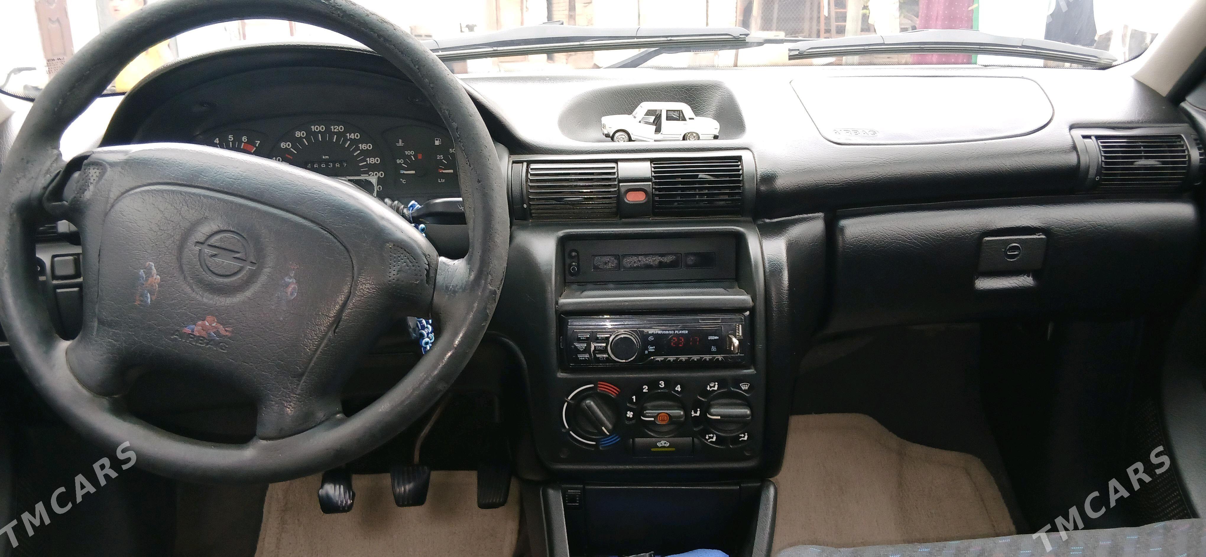 Opel Astra 1996 - 40 000 TMT - Анев - img 4