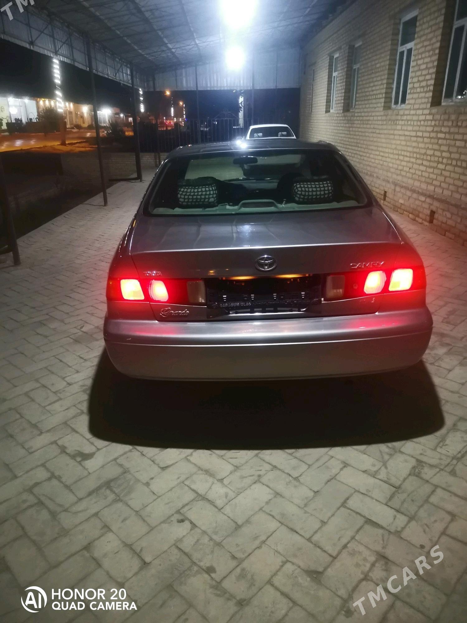 Toyota Camry 1998 - 120 000 TMT - Halaç - img 3
