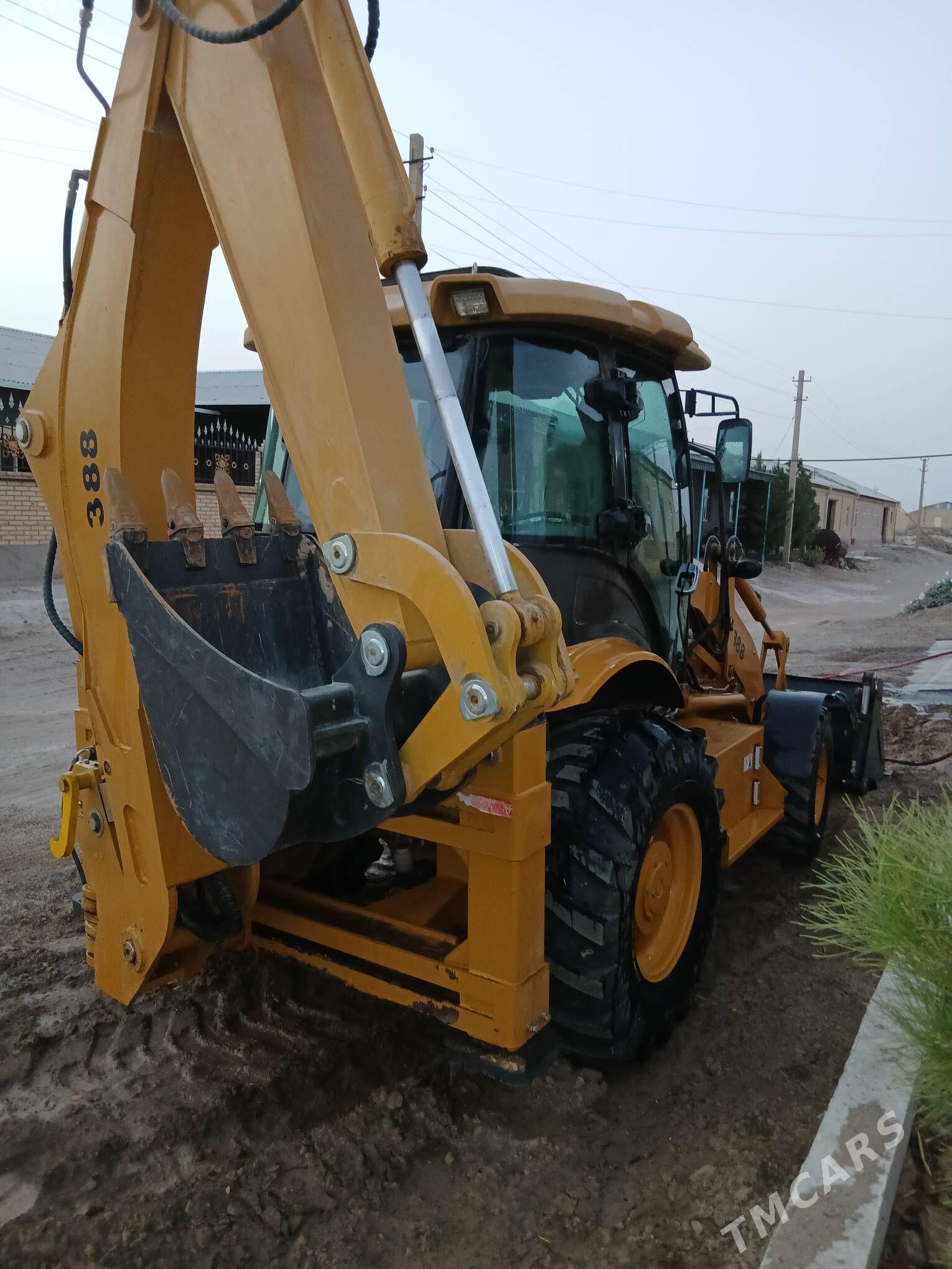 JCB 4CX ECO 2025 - 680 000 TMT - Farap - img 5